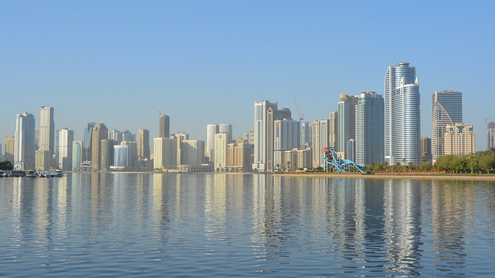 30 Minutes to Dubai, Affordable Properties and the Coast: Where to Buy or Rent in Sharjah 